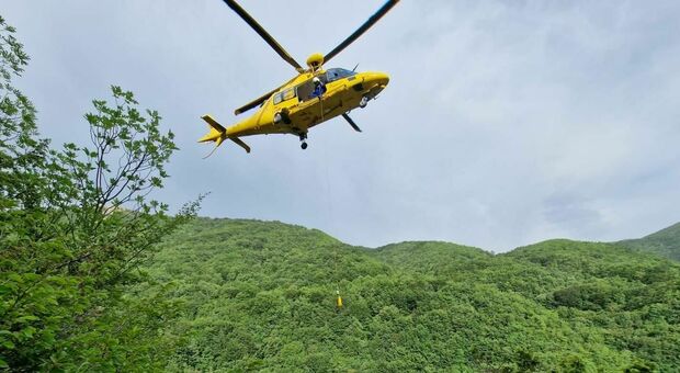 Escursionista inglese si infortuna a Rivodutri, salvata dall'elicottero del Soccorso alpino e speleologico
