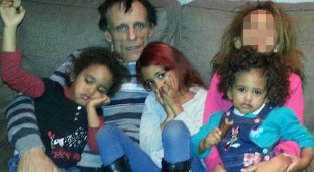 Belgio, madre brucia vive le tre figlie Poi telefona al marito: "Ascolta le urla"