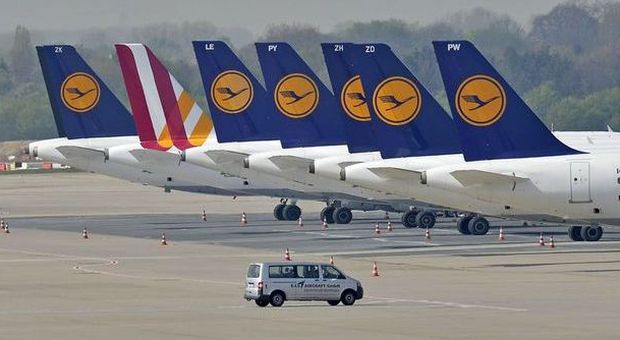 Lufthansa, tre giorni di sciopero dei piloti: 3.800 voli da cancellare