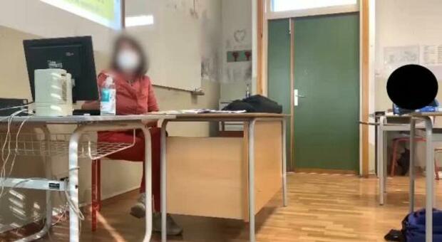 Sparano in classe alla prof con i proiettili di gomma: choc a Rovigo, ragazzi diffondono il video