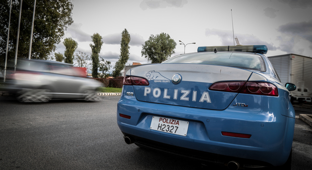 Assalita da un rom per un euro: ragazza di 17 anni terrorizzata in auto