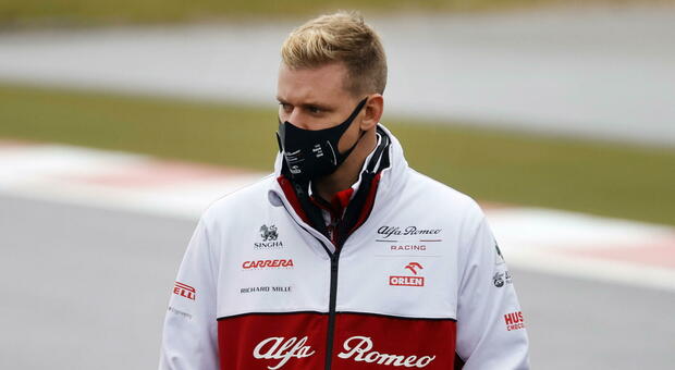 F1, il maltempo cancella le prove: slitta l'esordio di Mick Schumacher