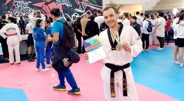 Il maestao Emanuela Carafa. Taekwondo, bronzo per Fabio Villani ed Emanuele Carafa