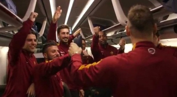 I giocatori della Roma sul Freccia di Trenitalia
