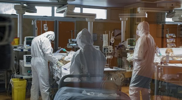 Coronavirus, l'allarme dell'Oms: «La pandemia nel mondo continua ad accelerare»
