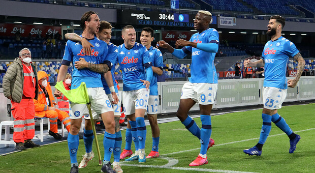 Napoli, la «ringhiata» Champions: 5-1 all'Udinese, è festival del gol
