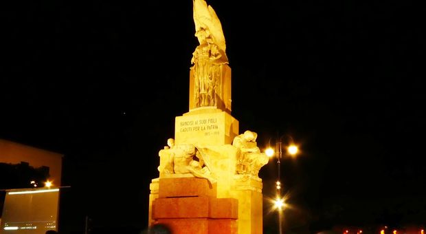 Le luci al Monumento ai Caduti? L'opera fu realizzata dall'ultrà arrestato a Milano