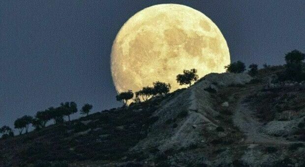 Superluna dello Storione 1° agosto, stasera tutti con gli occhi al cielo: a che ora vederla e dove si potrà ammirare meglio