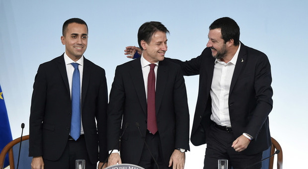 Scontro nel governo sul deficit al 2,4%: vince la linea dura di Di Maio e Salvini