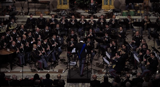 Milano, la banda della polizia festeggia i 90 anni con un concerto alla Scala