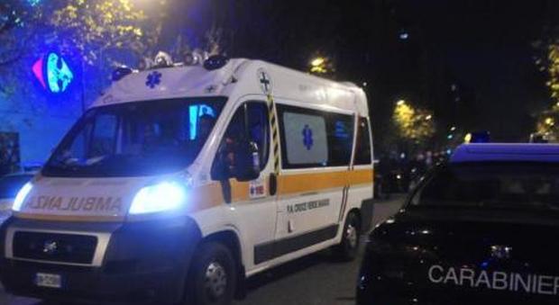 Schianto tra ambulanza e carabinieri accorsi per sedare una rissa a colpi di bastone