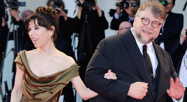 Applausi alla Mostra per Del Toro: «Il mondo è alla deriva, ma l’amore lo salverà»