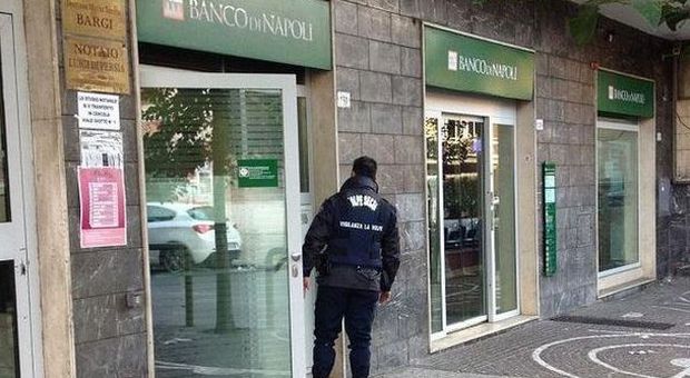 Cercola. Assalto alle guardie giurate, sparatoria in centro: banditi in fuga con 200mila euro