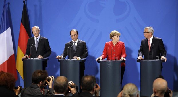 Merkel con Hollande e Juncker: «Puntiamo alla crescita»