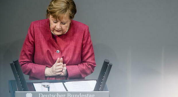 Merkel vaccinata con Astrazeneca: «Sono molto contenta»