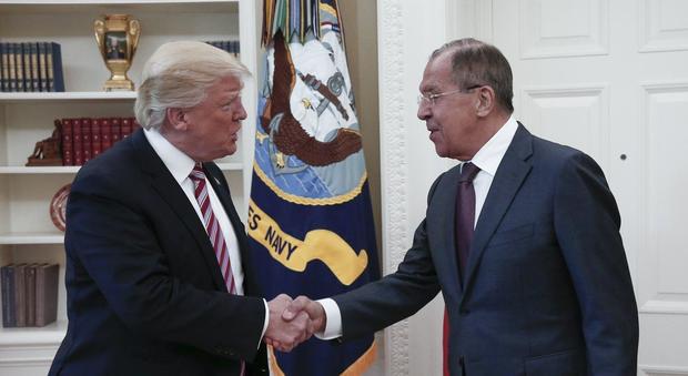 Il Cremlino: «Da Trump informazioni sull'Isis? Quelle del Washington Post solo fake news»