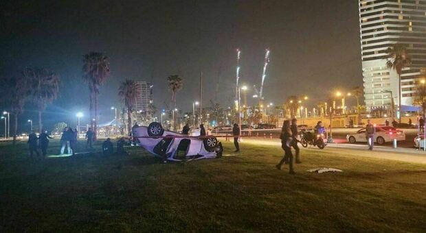 Attentato a Tel Aviv, morto turista italiano. Auto sulla folla poi la sparatoria: almeno sette feriti