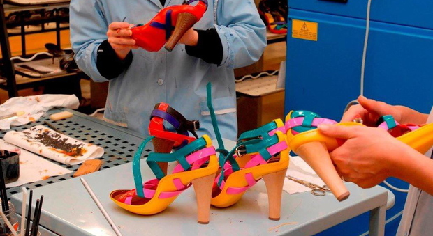 Creatività ed eccellenza artigianale: la scarpa dà un calcio alla crisi