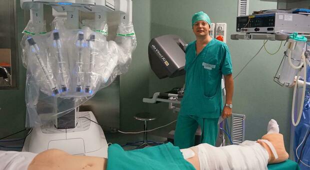 Torino, robot asporta per la prima volta tumore al rene su paziente sveglia