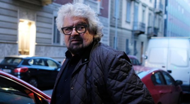 Torino, Grillo contestato dai No Vax?: «Ti sei venduto alla Big Pharma»