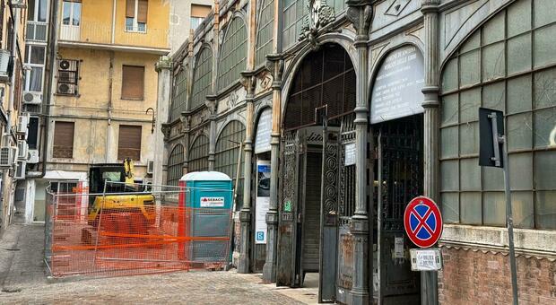Mercato delle Erbe, lavori e shop aperti ad Ancona: bancarelle sul Corso fino a tutto marzo