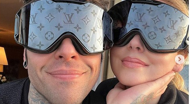 Chiara Ferragni e Fedez arrivano sull'Isola Bella per Louis Vuitton