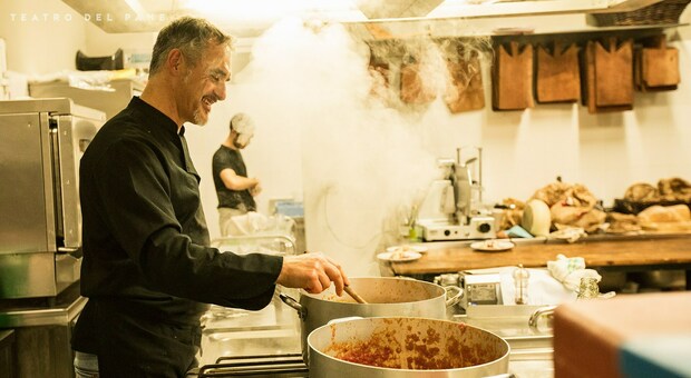 AI FORNELLI Maurizio Baratto, titolare della Cocos catering, specializzata nella ristorazione per i jet privati. Qui al Teatro del Pane (foto Raffaellea Vismara)