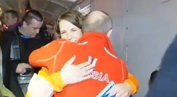 Putin abbraccia l'atleta gay delle olimpiadi di Sochi |Video