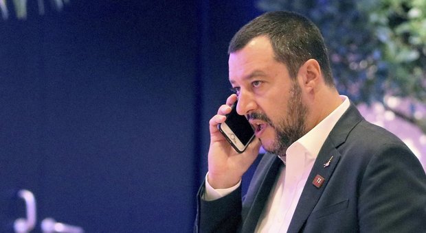 Migranti, Salvini: «Identificazioni a bordo nave e subito rimpatriati»