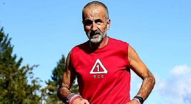Roberto Fornaro, ultramaratoneta di 55 anni, si accascia al suolo durante una gara. «Morto per infarto fulminante»