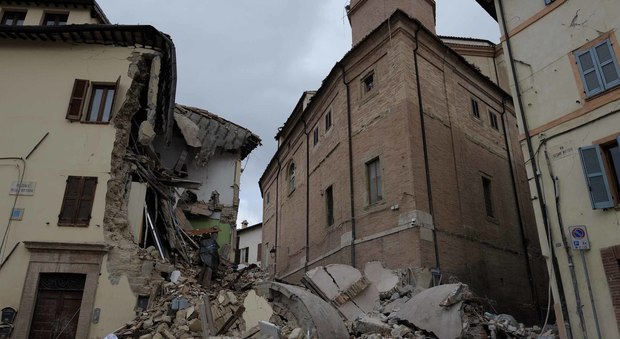 La procura indaga sul crollo del campanile di Camerino restaurato dopo il sisma del '97