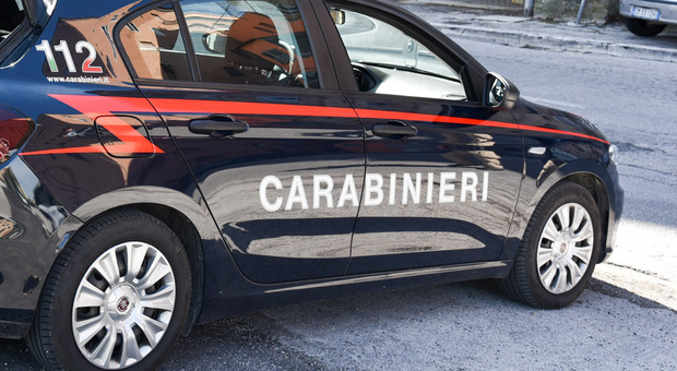 Falconara, insulta e minaccia i carabinieri senza motivo: 64enne denunciato