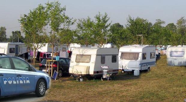 Campo nomadi (foto di repertorio)