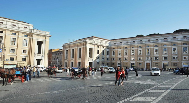Rissa tra ubriachi in piazza Pio XII arrivano i carabinieri, uno medicato al Pronto soccorso