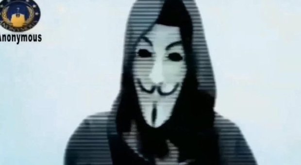 Anonymous contro jihadisti attivi in Rete, oscurati centinaia di profili: «Siete un virus»