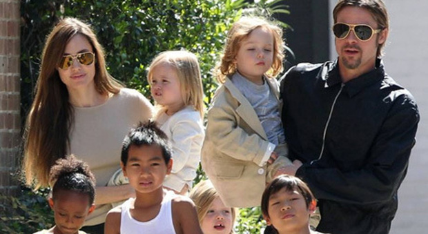 Divorzio tra Angelina Jolie Brad Pitt: i sei bambini restano con la mamma