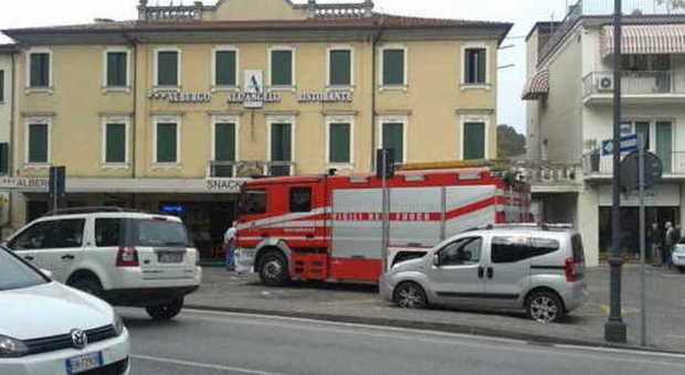 Locali inagibili dopo l'incendio: l'albergo All'Angelo deve chiudere