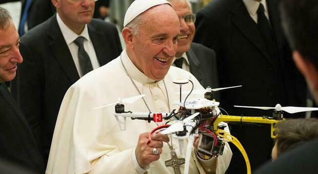 Papa Francesco, un drone lo "minacciò" alla messa in Slovacchia: pericolo neutralizzato dagli israeliani
