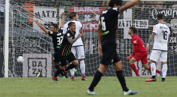 Serie B, il Venezia supera lo Spezia, Cremonese-Pescara finisce in parità