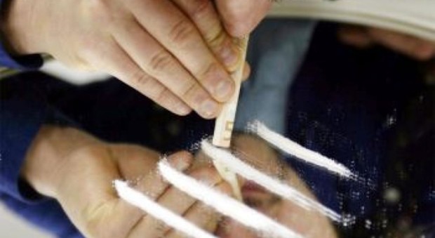 Nasconde la coca nel preservativo arrestato un dominicano di 40 anni