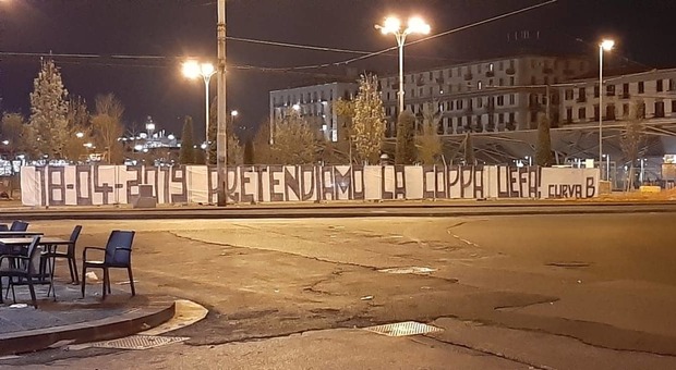 Napoli-Arsenal, spunta lo striscione in città: «Pretendiamo la Coppa»