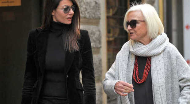 Ilaria D'Amico "single" senza Gigi Buffon: shopping con stile con la mamma