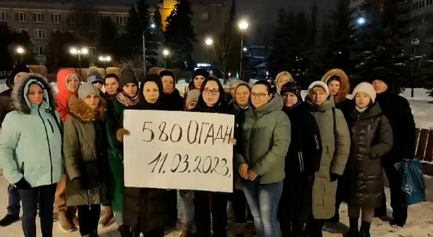 Putin, l'appello di madri e mogli russe: «Basta massacro dei nostri uomini»
