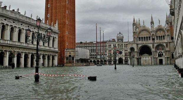 Acqua granda a Venezia, scattano i controlli-anti frode sui ristori. Il sindaco Brugnaro: «L'obiettivo è punire chi fa il furbo»