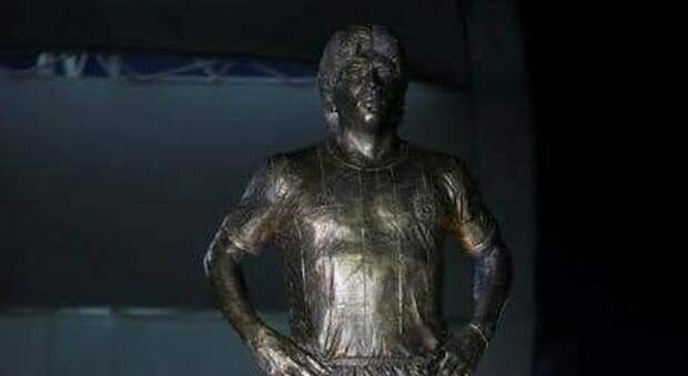 Maradona conquista anche il Brasile: ecco la statua a Rio de Janeiro