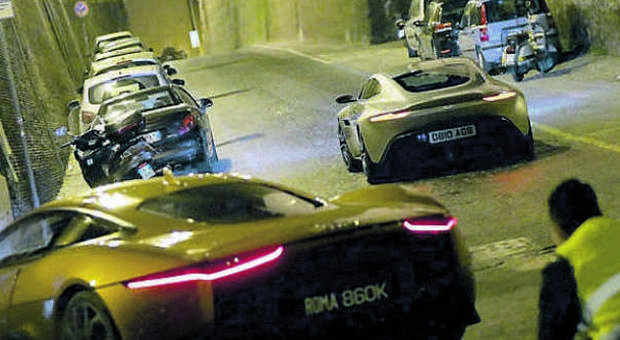 James Bond, le riprese si spostano sul Tevere ​e i vigili fanno rimuovere le auto in sosta