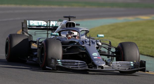 Melbourne, Hamilton e Bottas dominano le seconde libere. Vettel quinto