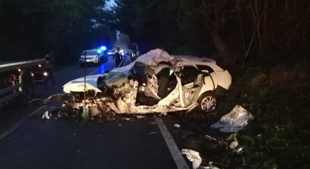 Senigallia, incidente tra auto e camion: vettura disintegrata, uomo morto sul colpo