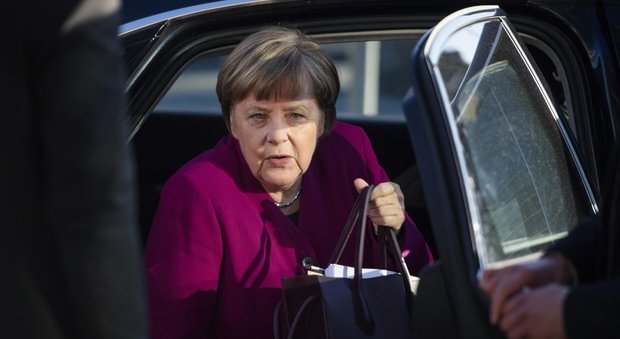 Germania, accordo raggiunto sulla Grosse Koalition. La Merkel cede ai socialisti due ministeri