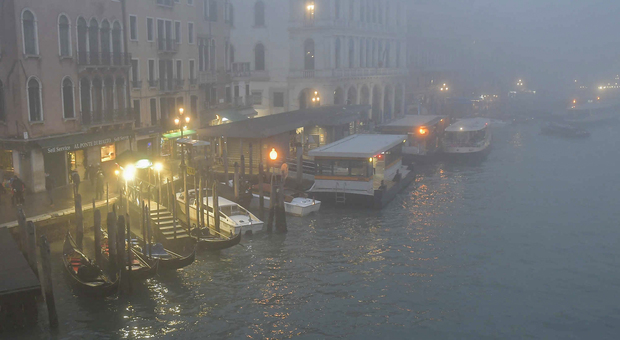 Acqua bassissima a Venezia: alcuni canali si prosciugano
